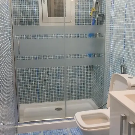 Metro La Salut Rum i privatbostad *